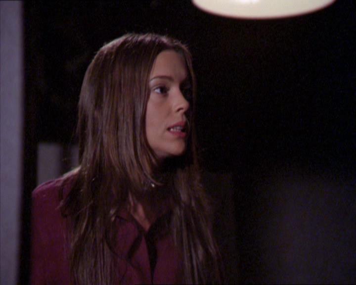 Charmed-Online_dot_net-2x02MoralityBites0804.jpg