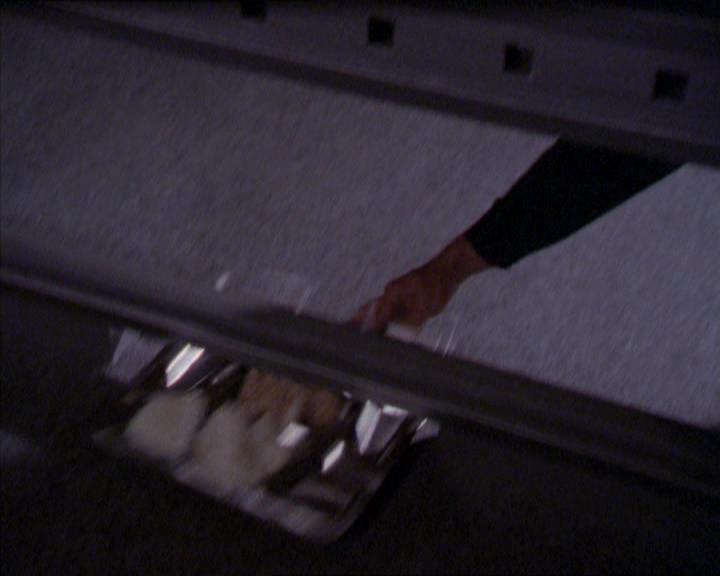 Charmed-Online_dot_net-2x02MoralityBites0807.jpg