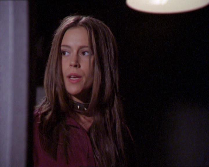 Charmed-Online_dot_net-2x02MoralityBites0811.jpg