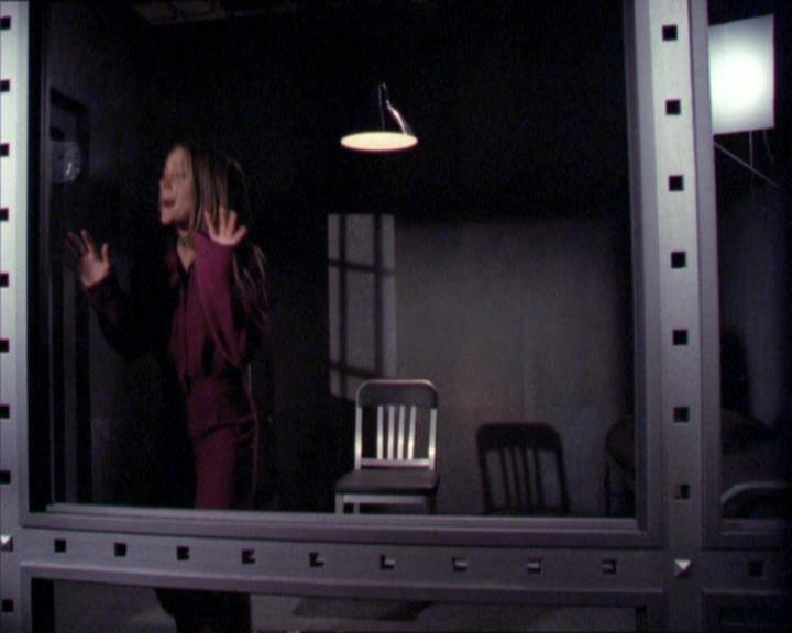 Charmed-Online_dot_net-2x02MoralityBites0812.jpg