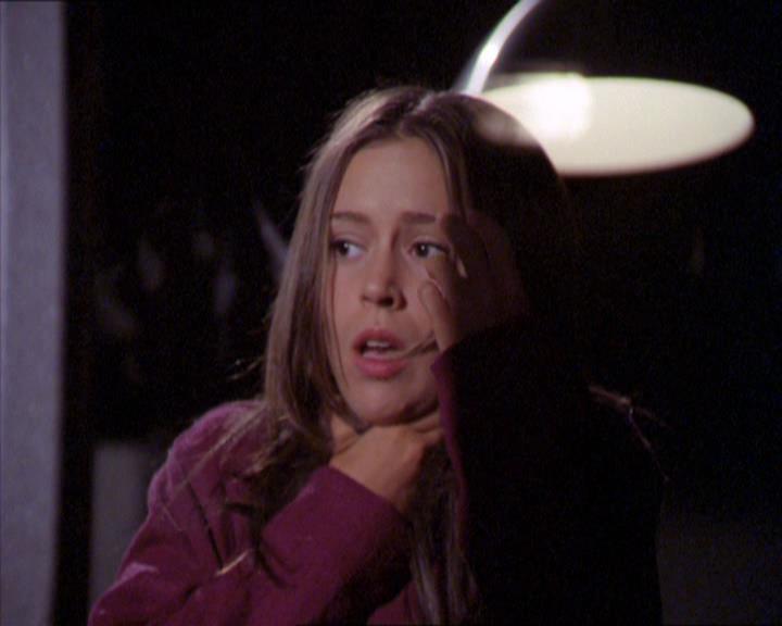Charmed-Online_dot_net-2x02MoralityBites0817.jpg