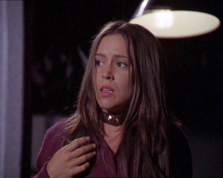 Charmed-Online_dot_net-2x02MoralityBites0821.jpg