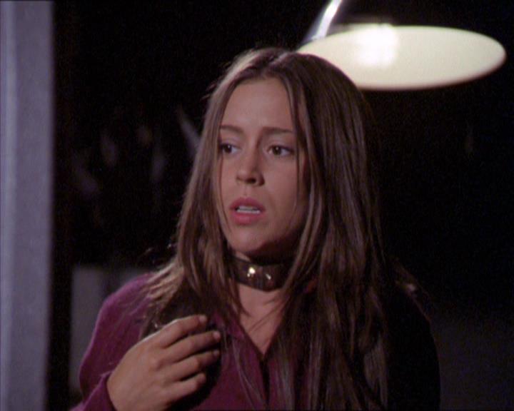 Charmed-Online_dot_net-2x02MoralityBites0823.jpg