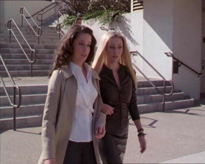 Charmed-Online_dot_net-2x02MoralityBites0841.jpg