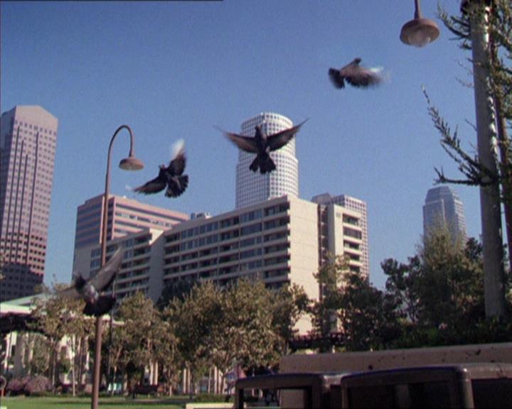 Charmed-Online_dot_net-2x02MoralityBites0852.jpg