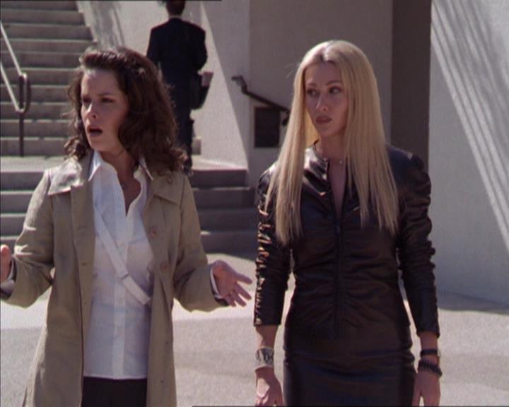Charmed-Online_dot_net-2x02MoralityBites0855.jpg