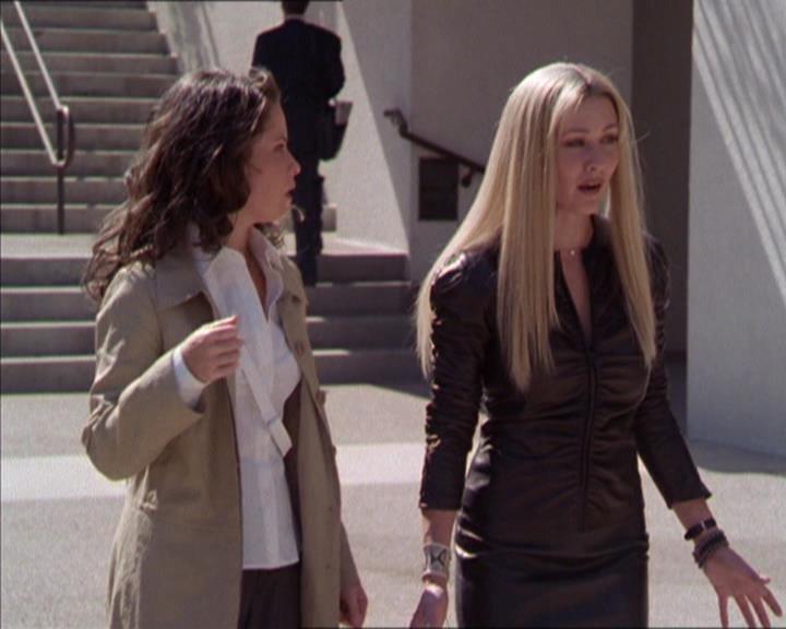 Charmed-Online_dot_net-2x02MoralityBites0859.jpg