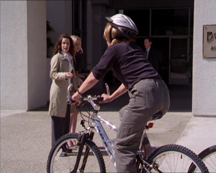 Charmed-Online_dot_net-2x02MoralityBites0862.jpg