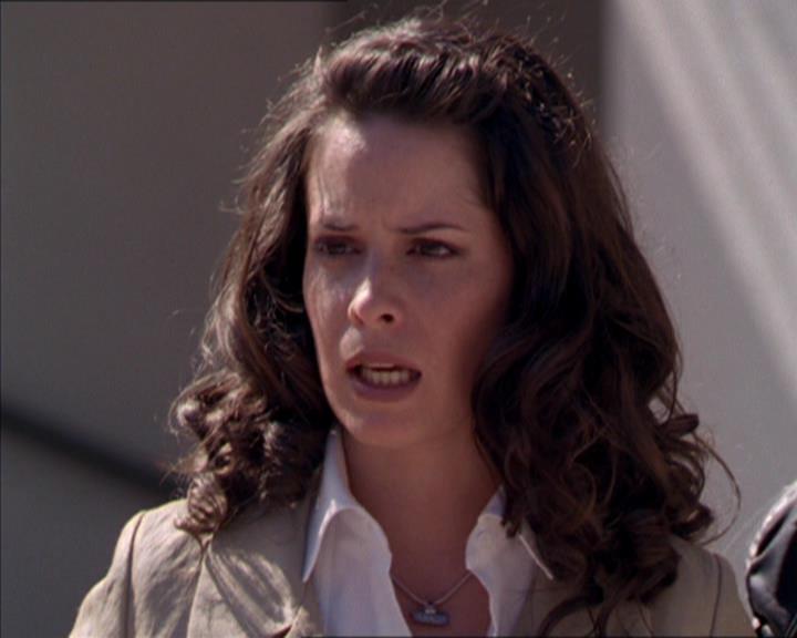 Charmed-Online_dot_net-2x02MoralityBites0865.jpg