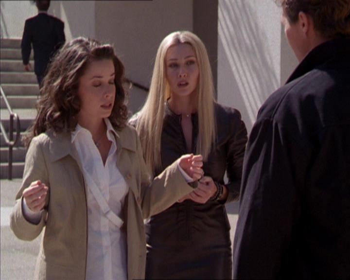 Charmed-Online_dot_net-2x02MoralityBites0877.jpg