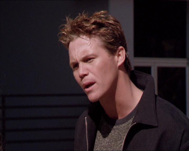 Charmed-Online_dot_net-2x02MoralityBites0882.jpg