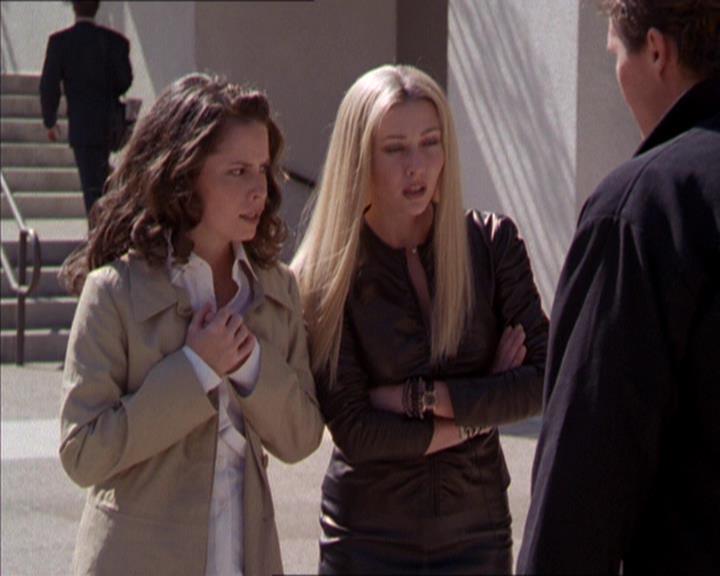 Charmed-Online_dot_net-2x02MoralityBites0887.jpg