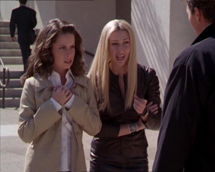 Charmed-Online_dot_net-2x02MoralityBites0889.jpg