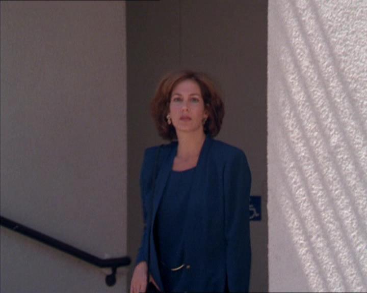 Charmed-Online_dot_net-2x02MoralityBites0891.jpg
