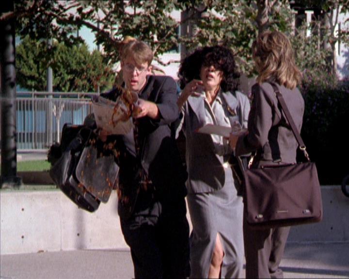 Charmed-Online_dot_net-2x02MoralityBites0892.jpg