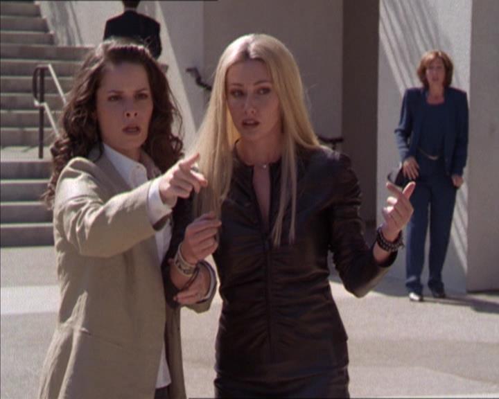 Charmed-Online_dot_net-2x02MoralityBites0900.jpg