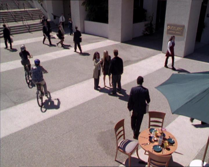 Charmed-Online_dot_net-2x02MoralityBites0902.jpg