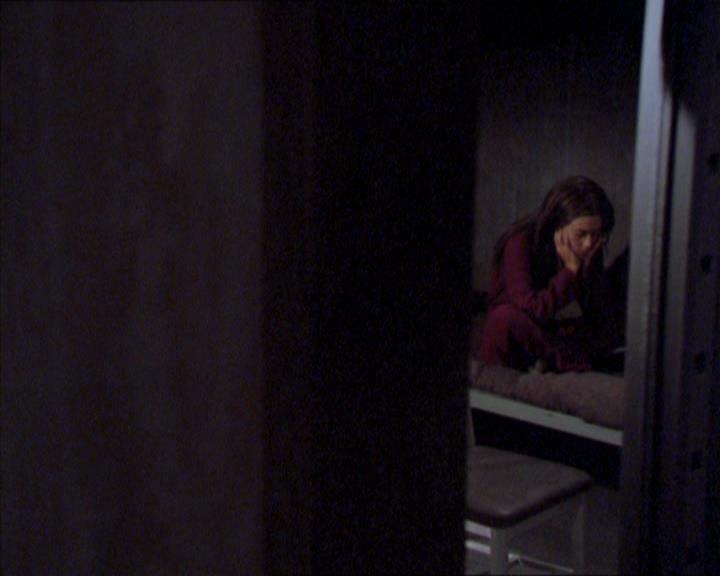 Charmed-Online_dot_net-2x02MoralityBites0915.jpg