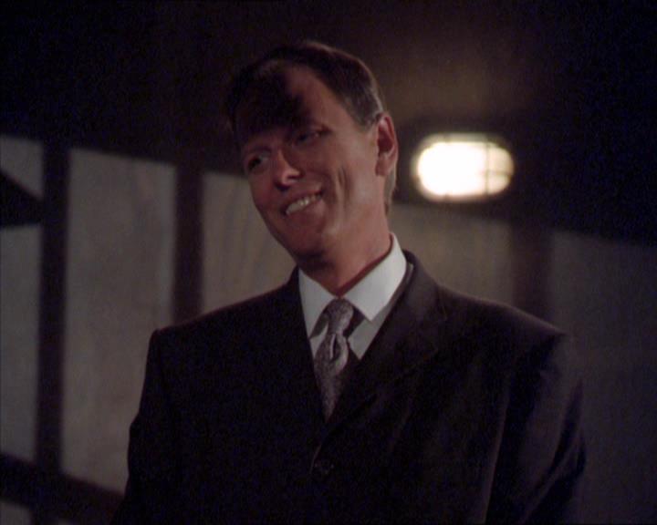 Charmed-Online_dot_net-2x02MoralityBites0931.jpg
