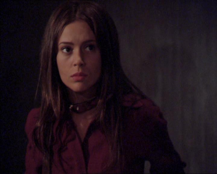 Charmed-Online_dot_net-2x02MoralityBites0940.jpg