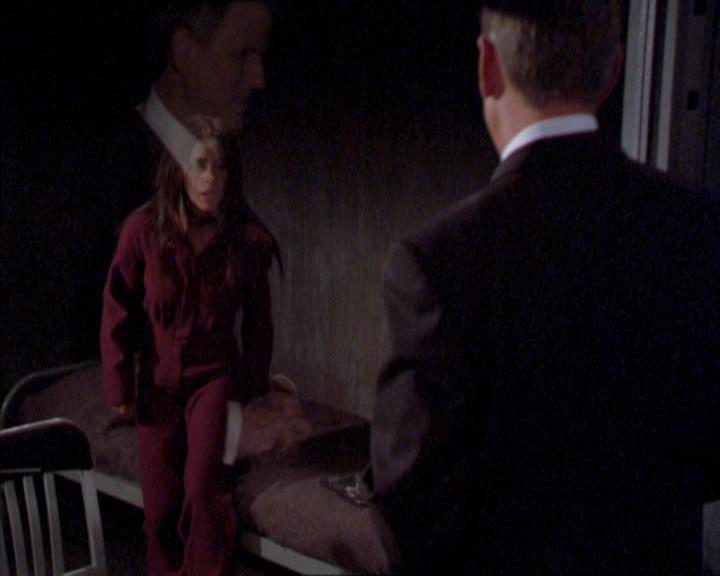 Charmed-Online_dot_net-2x02MoralityBites0944.jpg