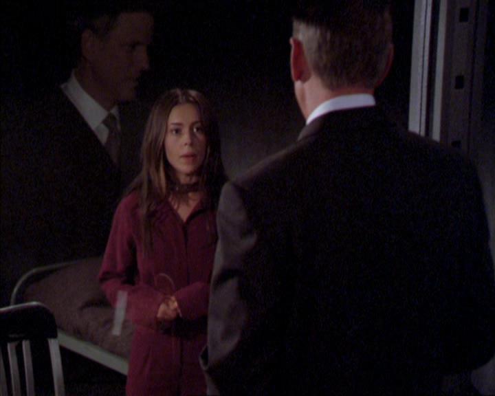 Charmed-Online_dot_net-2x02MoralityBites0950.jpg
