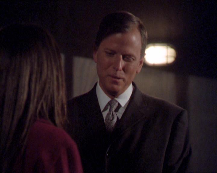 Charmed-Online_dot_net-2x02MoralityBites0953.jpg