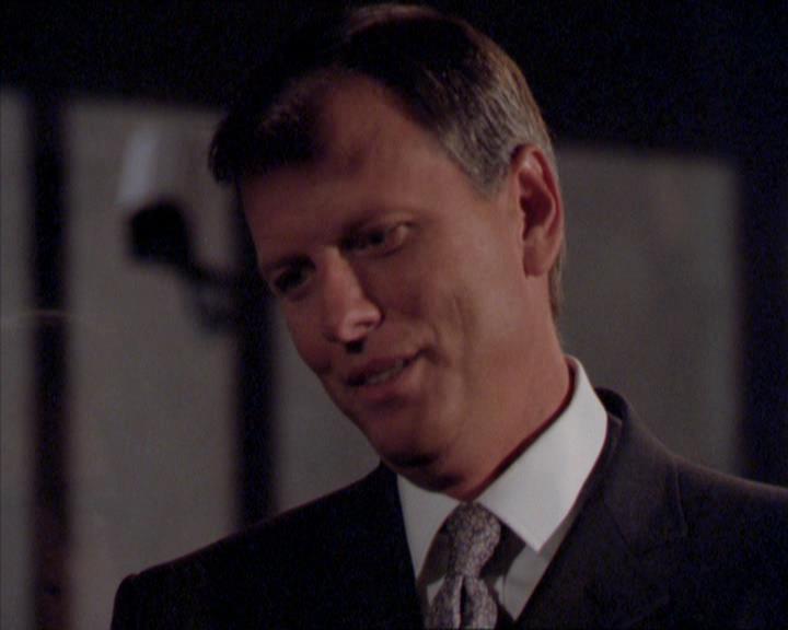 Charmed-Online_dot_net-2x02MoralityBites0962.jpg