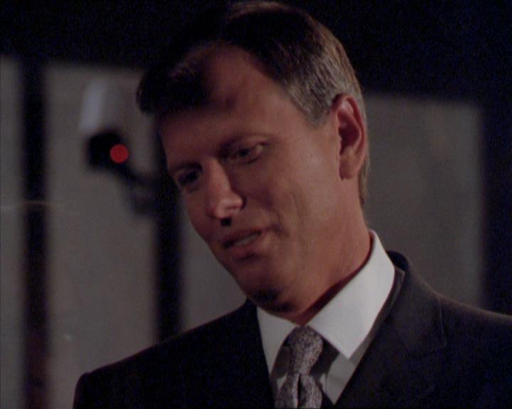 Charmed-Online_dot_net-2x02MoralityBites0963.jpg