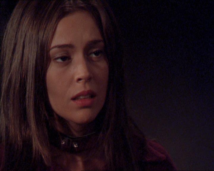 Charmed-Online_dot_net-2x02MoralityBites0968.jpg