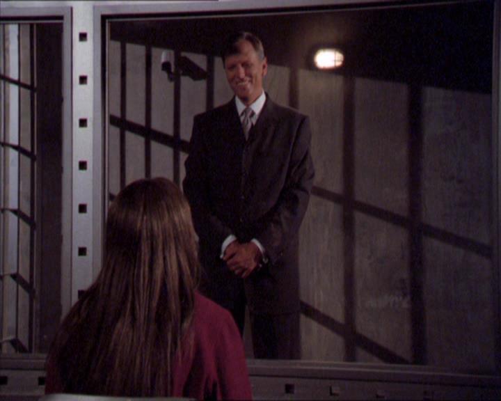 Charmed-Online_dot_net-2x02MoralityBites0979.jpg