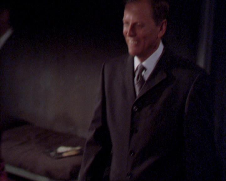 Charmed-Online_dot_net-2x02MoralityBites0981.jpg