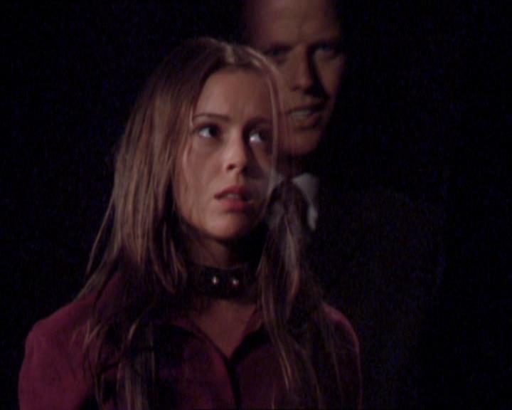 Charmed-Online_dot_net-2x02MoralityBites0999.jpg