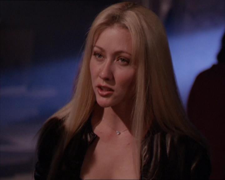 Charmed-Online_dot_net-2x02MoralityBites1067.jpg