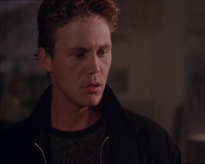 Charmed-Online_dot_net-2x02MoralityBites1085.jpg