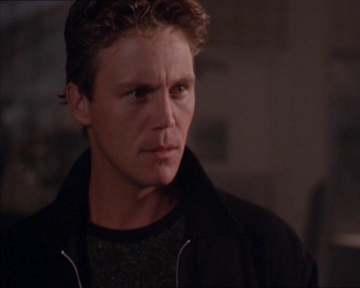 Charmed-Online_dot_net-2x02MoralityBites1086.jpg