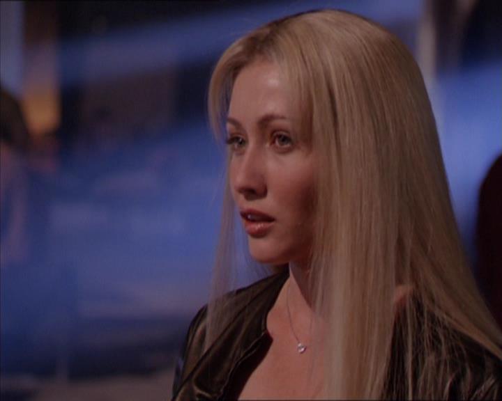 Charmed-Online_dot_net-2x02MoralityBites1087.jpg