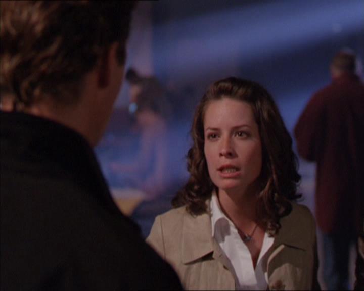 Charmed-Online_dot_net-2x02MoralityBites1089.jpg