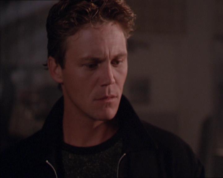 Charmed-Online_dot_net-2x02MoralityBites1092.jpg