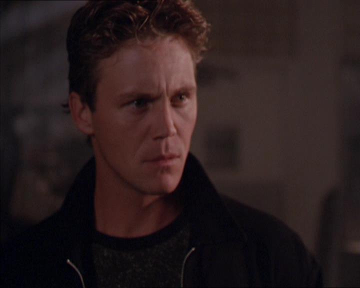 Charmed-Online_dot_net-2x02MoralityBites1093.jpg