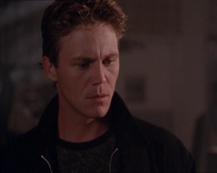 Charmed-Online_dot_net-2x02MoralityBites1095.jpg