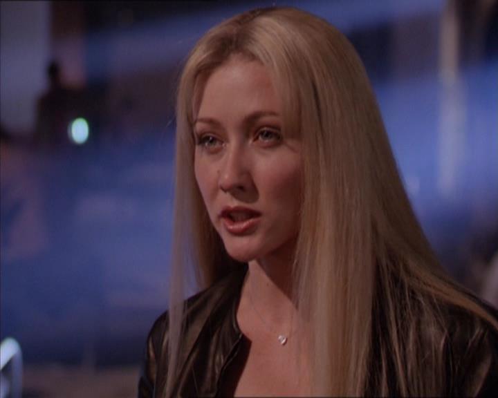 Charmed-Online_dot_net-2x02MoralityBites1102.jpg