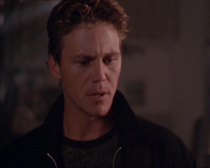 Charmed-Online_dot_net-2x02MoralityBites1104.jpg