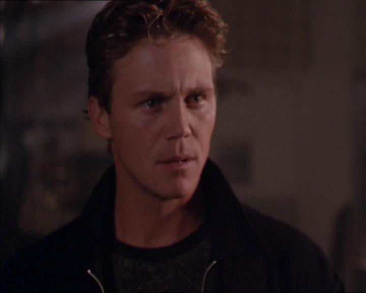 Charmed-Online_dot_net-2x02MoralityBites1105.jpg