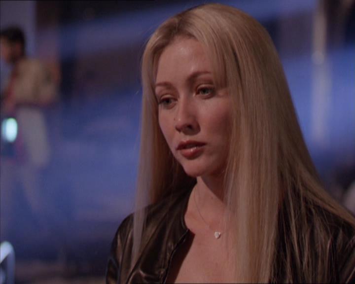 Charmed-Online_dot_net-2x02MoralityBites1109.jpg