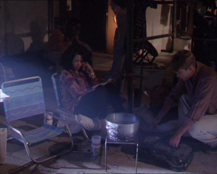 Charmed-Online_dot_net-2x02MoralityBites1118.jpg
