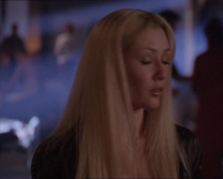 Charmed-Online_dot_net-2x02MoralityBites1119.jpg