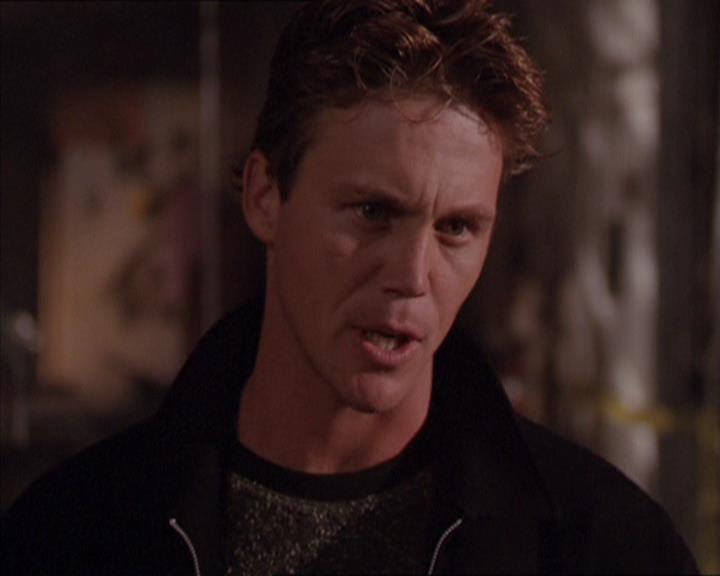 Charmed-Online_dot_net-2x02MoralityBites1126.jpg