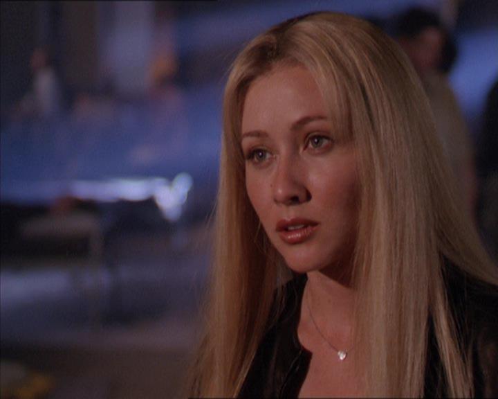 Charmed-Online_dot_net-2x02MoralityBites1134.jpg