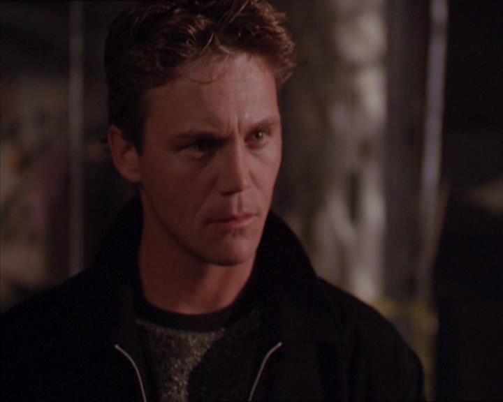 Charmed-Online_dot_net-2x02MoralityBites1138.jpg